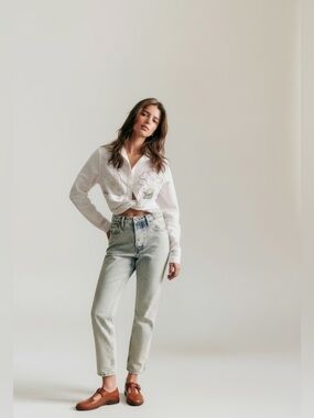 Sezane brut sexy straight leg mom jean 33 26 classic light wash blue denim